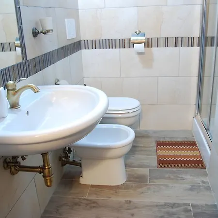 Guest house A Due Passi Dal Porto 3*