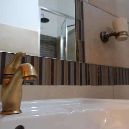 Guest house A Due Passi Dal Porto 3*