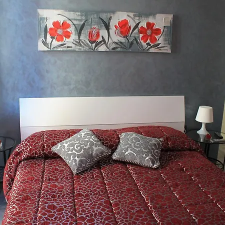 A Due Passi Dal Porto Guest house 3*